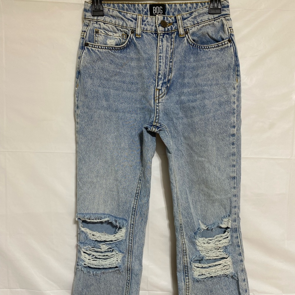 BDG Hi Rise distressed Mom Jeans size 24